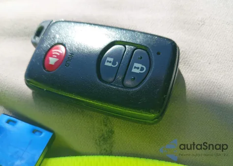 2011 Toyota Prius Four z USA, uszkodzony, nr VIN JTDKN3DU0B5291839